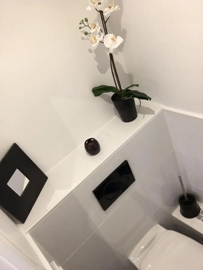 A Deux Pas Des Champs Elysees Paříž Apartmán