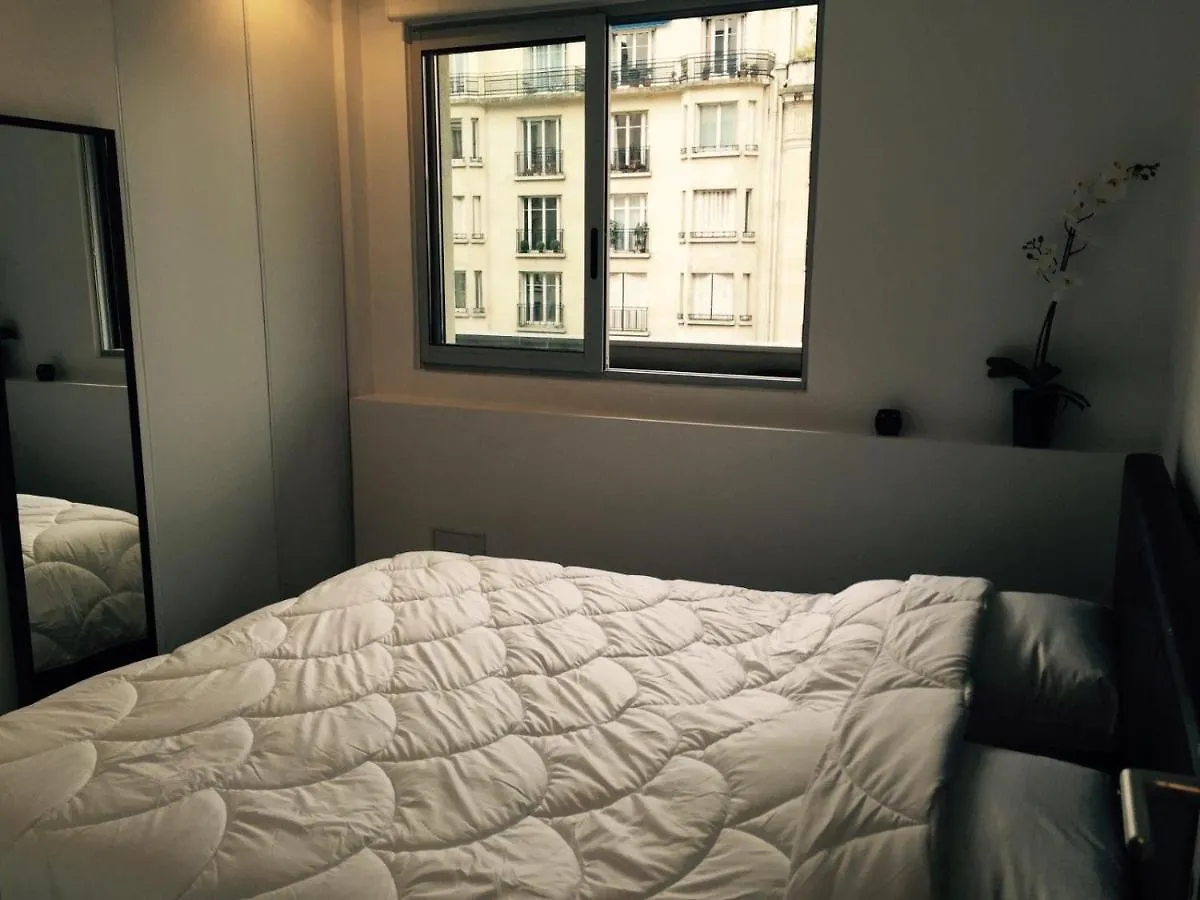 A Deux Pas Des Champs Elysees Paříž Francie