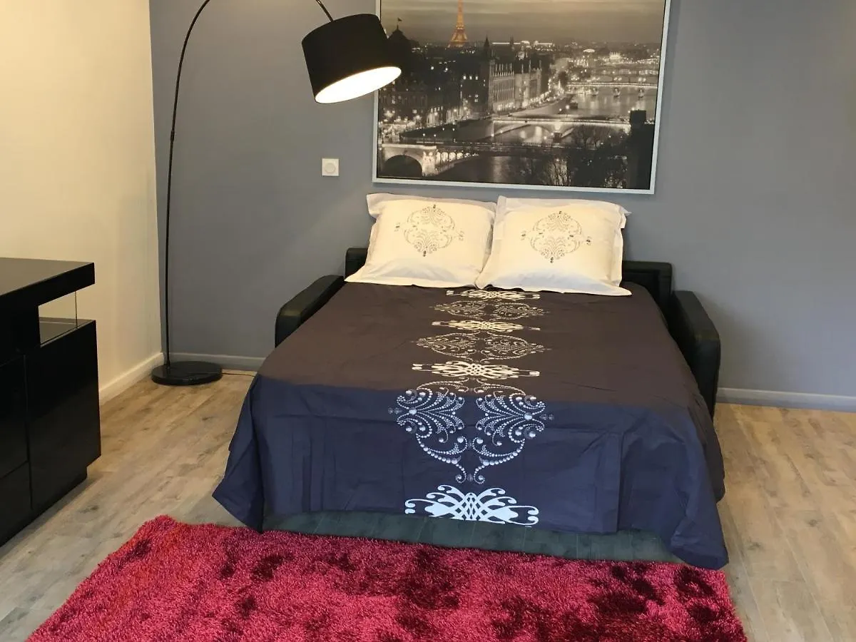 A Deux Pas Des Champs Elysees باريس 0*,  فرنسا